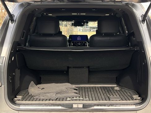 Used 2023 Lexus LX 600 4WD w/ Ultra Luxury Package image 32