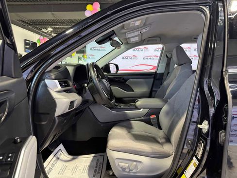 Used 2022 Toyota Highlander L FWD image 59