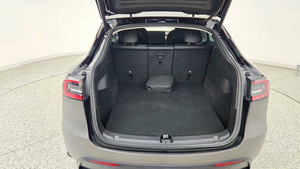 Used 2022 Tesla Model Y Long Range AWD/4WD image 27