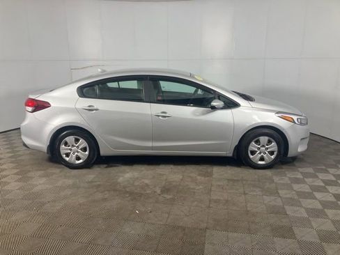 Used 2017 Kia Forte LX image 6