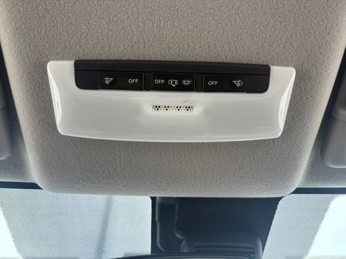 Used 2022 Nissan Versa S FWD image 37