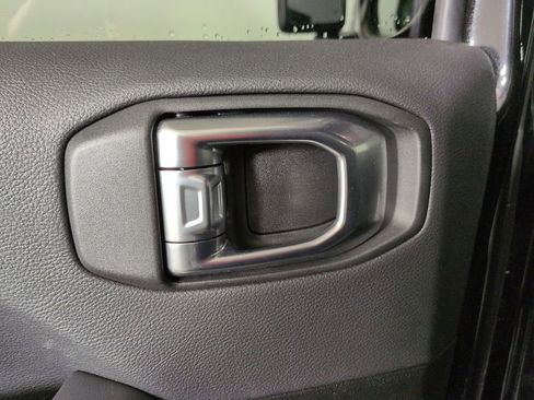 Certified 2025 Jeep Wrangler Unlimited Sahara w/ Safety Group AWD/4WD image 32