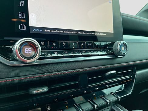 Used 2024 Chevrolet Colorado Z71 w/ Z71 Convenience Package 2 image 16