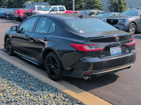 Used 2025 Toyota Camry SE FWD image 3