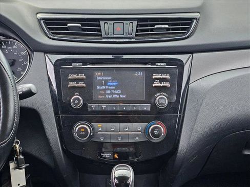 Used 2018 Nissan Rogue Sport S image 12