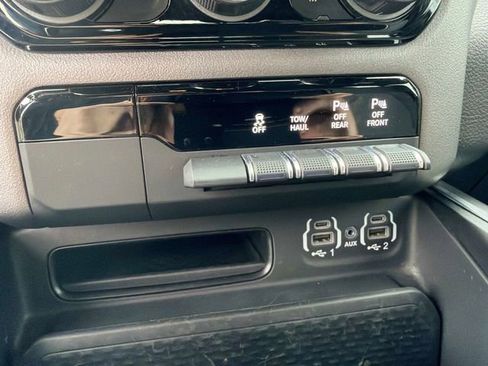 Used 2022 RAM 1500 Big Horn AWD/4WD image 26