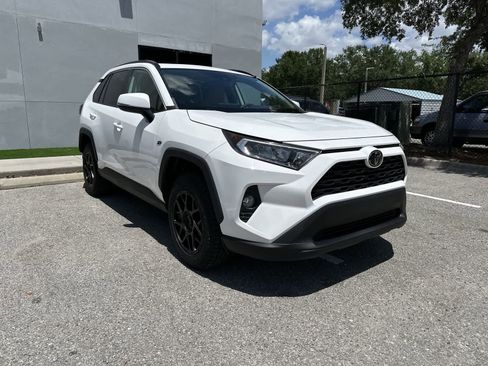 Used 2019 Toyota RAV4 XLE FWD image 11