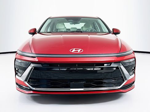 Used 2025 Hyundai Sonata SEL FWD image 2