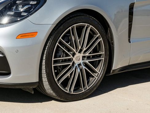 Used 2018 Porsche Panamera 4 AWD/4WD image 50