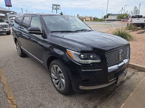 Used 2024 Lincoln Navigator L Reserve AWD/4WD image 2