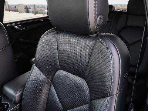 Used 2018 Porsche Macan Sport Edition image 27