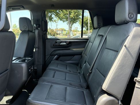 Used 2025 Chevrolet Tahoe LT RWD image 8