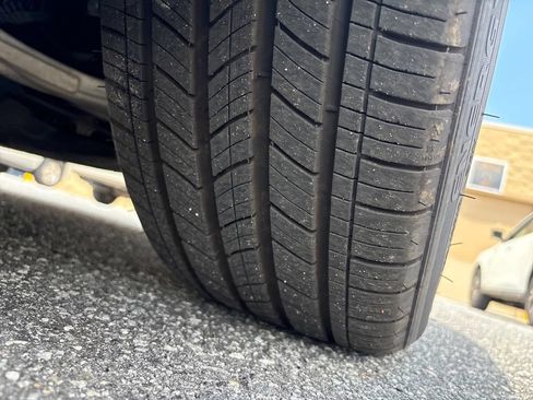 Used 2015 Ford Fusion SE w/ Equipment Group 202A FWD image 16
