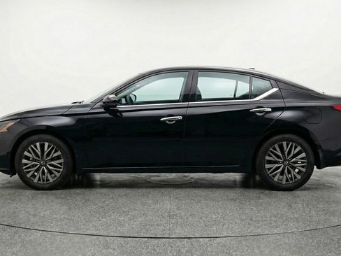 Used 2025 Nissan Altima 2.5 SV image 5