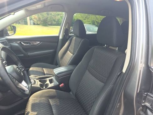 Used 2020 Nissan Rogue SV FWD image 12