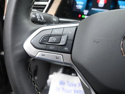 Used 2025 Volkswagen Atlas SE image 32