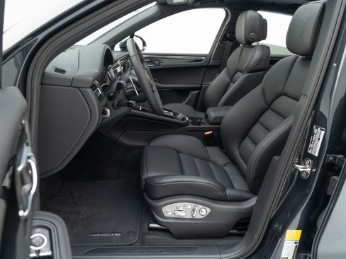Certified 2026 Porsche Macan AWD/4WD image 16
