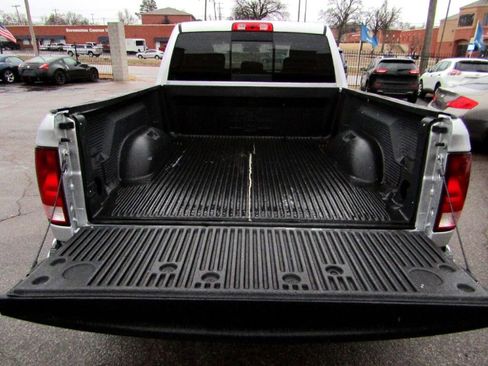 Used 2018 RAM 1500 Classic SLT image 9