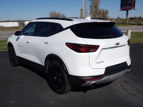 Used 2024 Chevrolet Blazer LT w/ Convenience Package FWD image 3