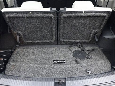 Used 2021 Volkswagen Tiguan SEL w/ 3-Row Tiguan MDO Package image 14