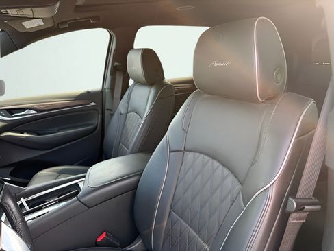 Used 2024 Buick Enclave Avenir AWD/4WD image 10