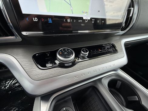 Used 2025 Ford Expedition Max Platinum image 20