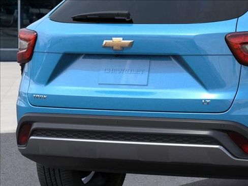 New 2026 Chevrolet Trax LT w/ Driver Confidence Package image 14