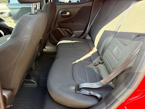 Certified 2021 Jeep Renegade Latitude FWD image 11