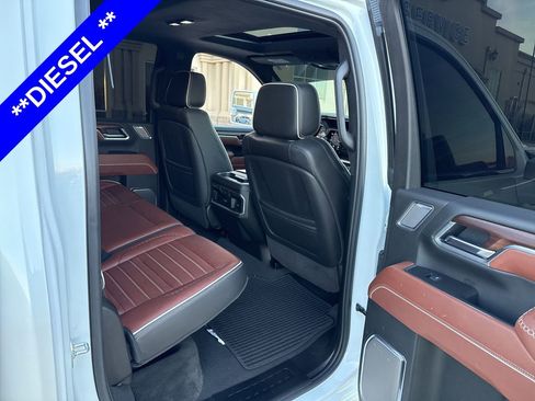 Used 2025 GMC Sierra 3500 Denali Ultimate image 12