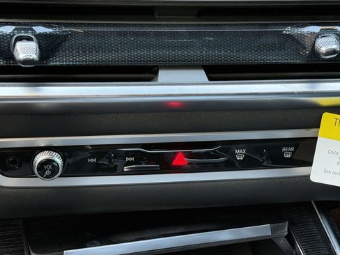 Used 2025 BMW X7 xDrive40i w/ M Sport Package image 15