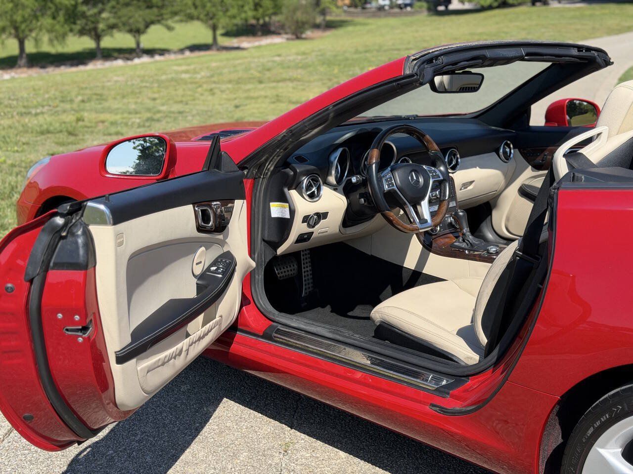 Used 2013 Mercedes-Benz SLK 350 image 4