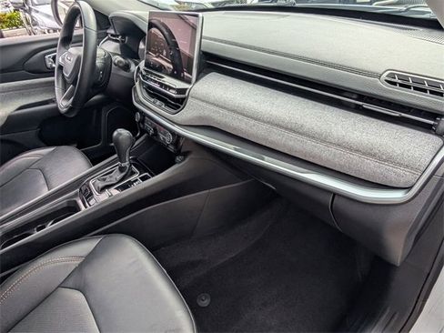 Used 2022 Jeep Compass Latitude w/ Sun and Sound Group image 17