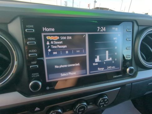 Used 2020 Toyota Tacoma SR5 AWD/4WD image 17