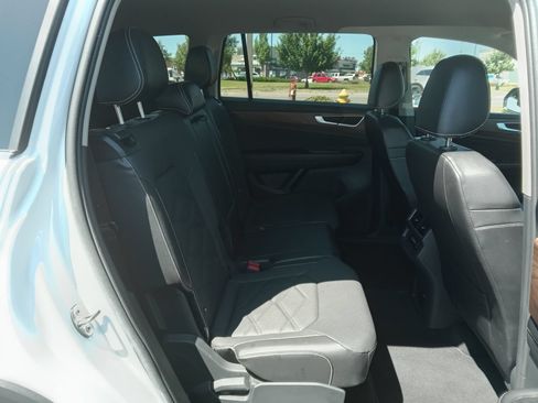 Used 2024 Volkswagen Atlas SE AWD/4WD image 19
