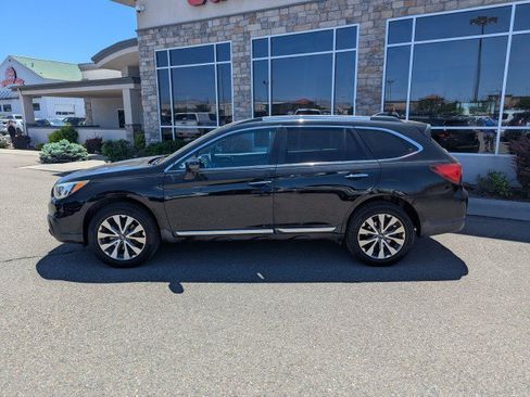 Used 2017 Subaru Outback 2.5i Touring AWD/4WD image 2