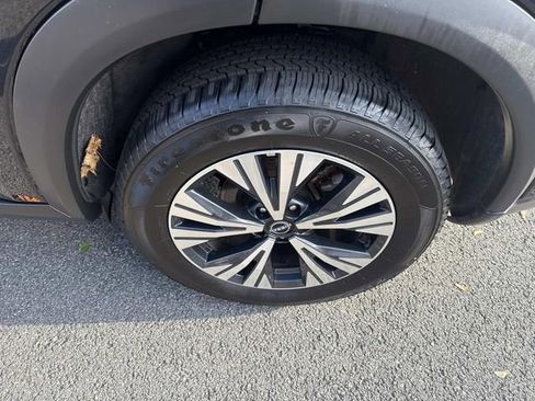 Used 2022 Nissan Rogue SV image 15