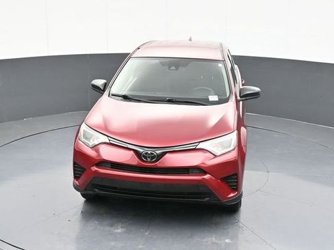 Used 2018 Toyota RAV4 LE image 60