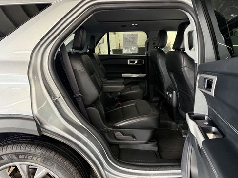 Used 2022 Ford Explorer XLT w/ Equipment Group 202A image 17