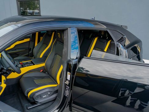 Used 2025 Lamborghini Urus SE image 57