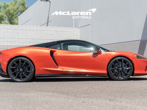 Used 2023 McLaren GT RWD image 8