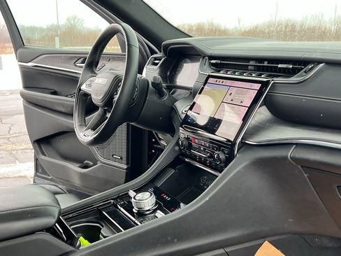 Used 2024 Jeep Grand Cherokee L Overland w/ Advanced Protech Group III image 31