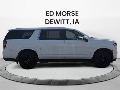 Used 2021 Chevrolet Suburban LT w/ Luxury Package AWD/4WD image 6