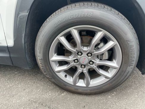 Used 2022 GMC Terrain SLT image 33