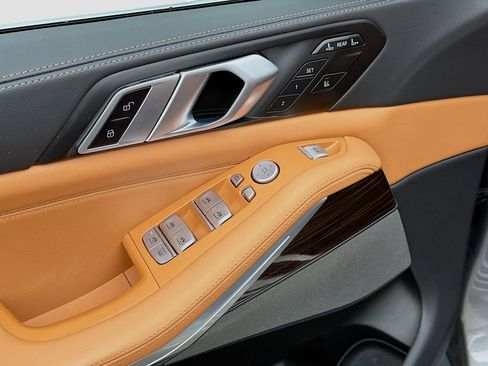 Used 2024 BMW X7 xDrive40i image 25