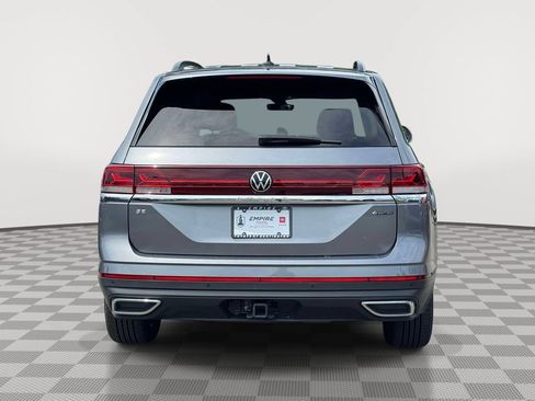Used 2024 Volkswagen Atlas SE AWD/4WD image 5