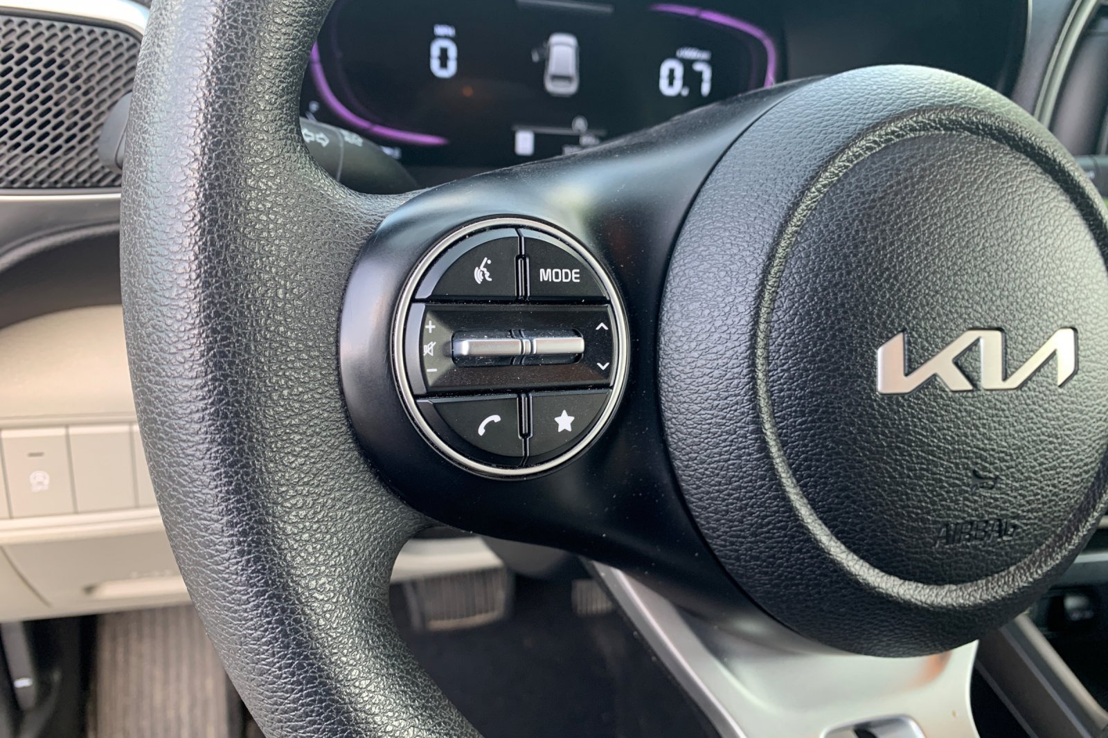 Used 2025 Kia Soul LX w/ LX Technology Package FWD image 27
