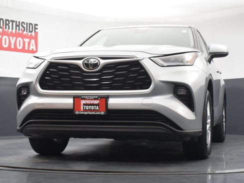 Used 2023 Toyota Highlander LE AWD/4WD image 32
