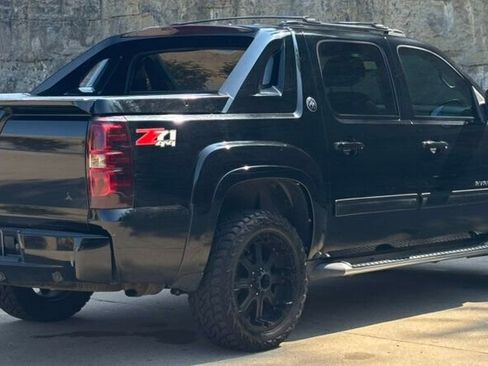 Used 2013 Chevrolet Avalanche LT image 4