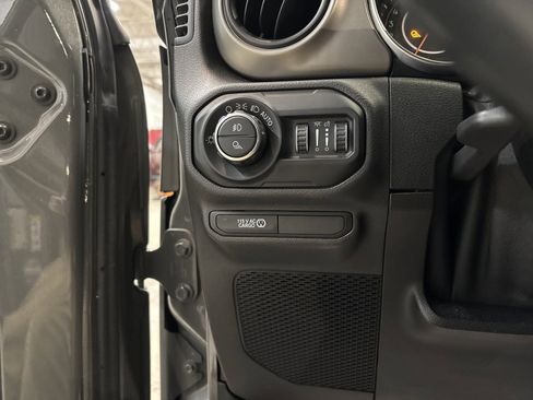 Used 2020 Jeep Gladiator Sport w/ Quick Order Package 24S image 18