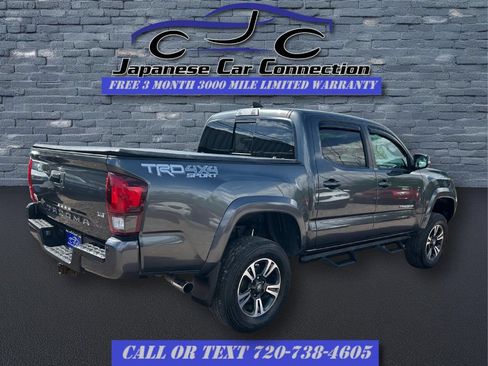 Used 2018 Toyota Tacoma TRD Sport AWD/4WD image 11